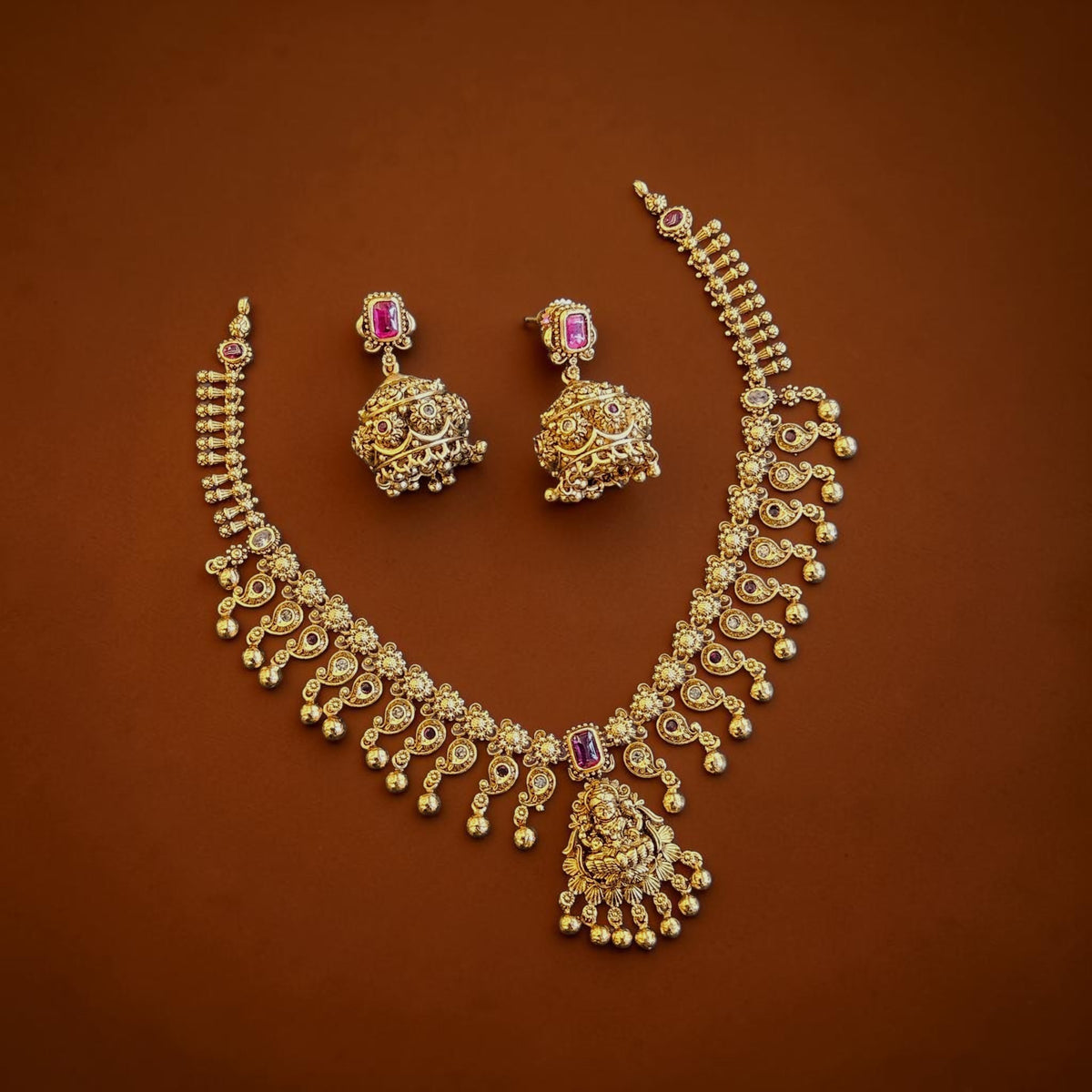 Simple Antique Neckset