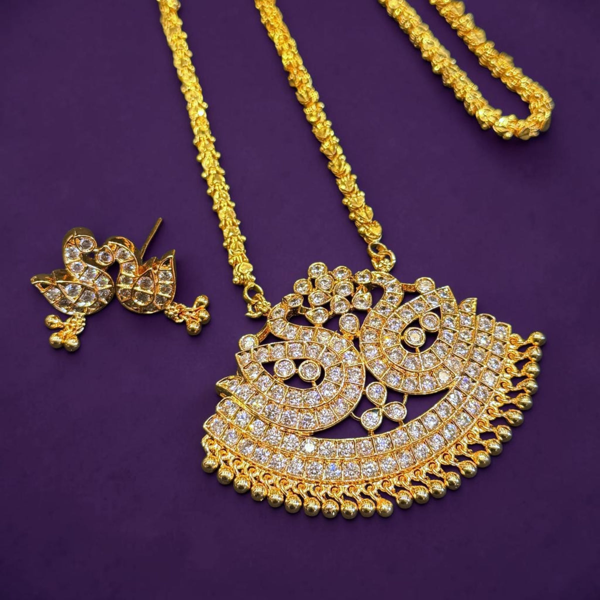 Adorable dual Swan Pendant Chain 24"