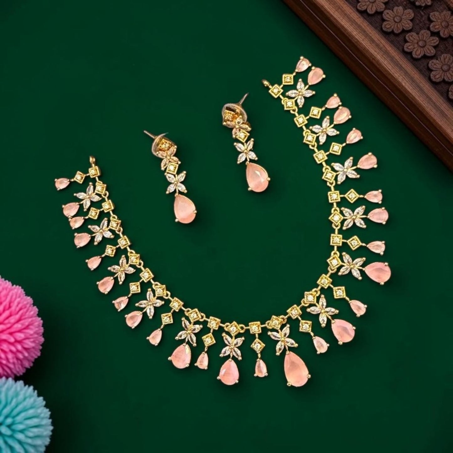 Stunning Flower Neckset