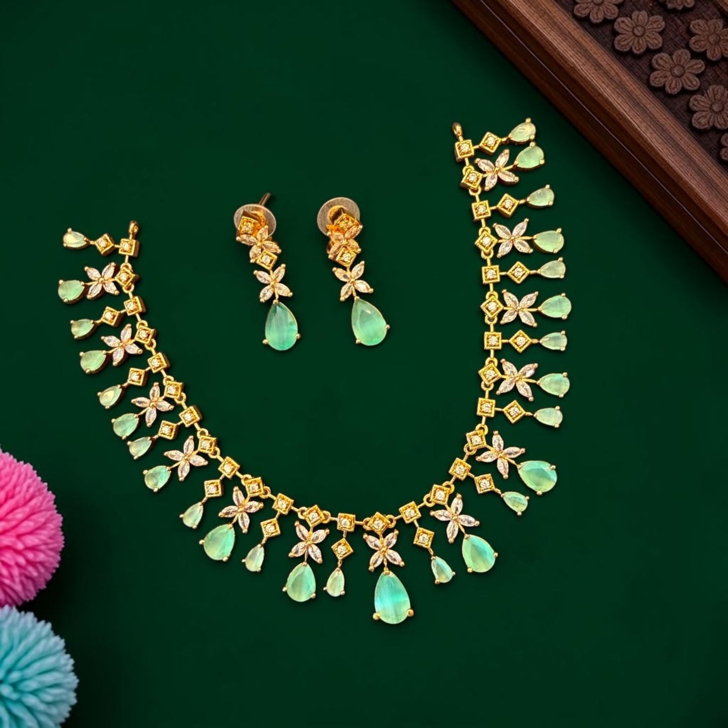 Stunning Flower Neckset