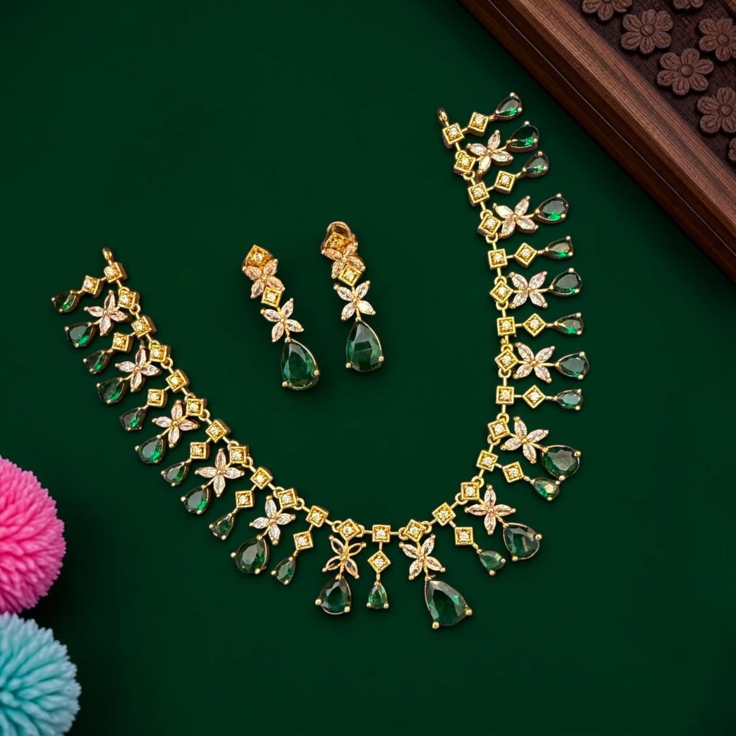 Stunning Flower Neckset