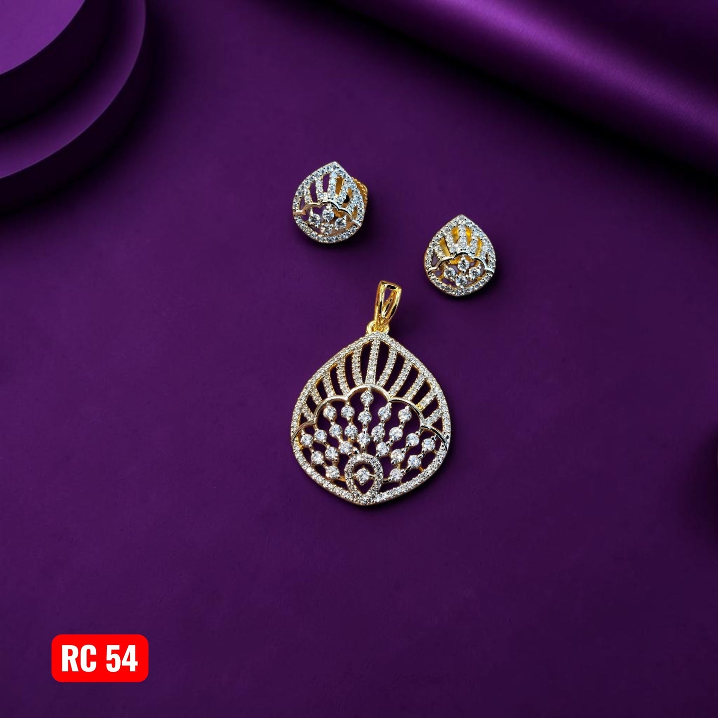 Pendant with stud