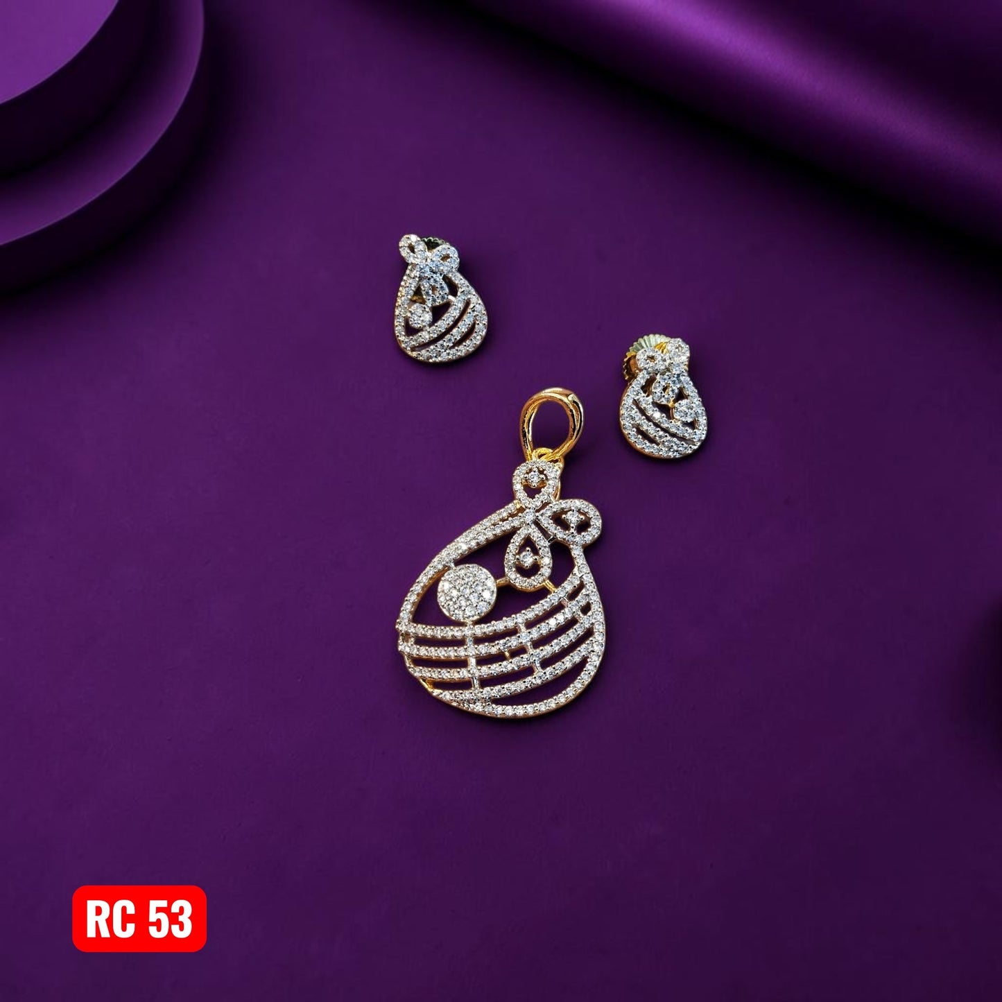 Trendy Pendant set