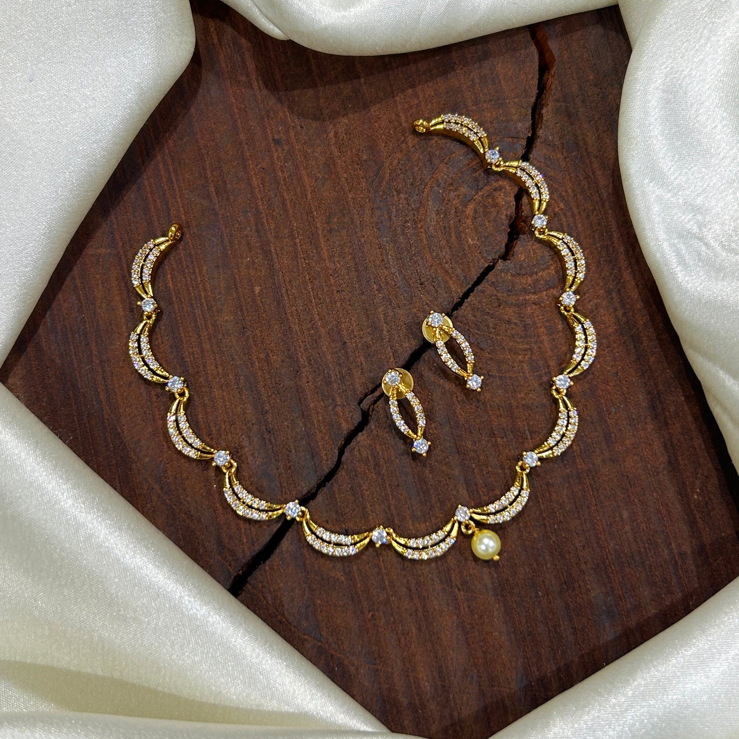 Simple wavy Neckset
