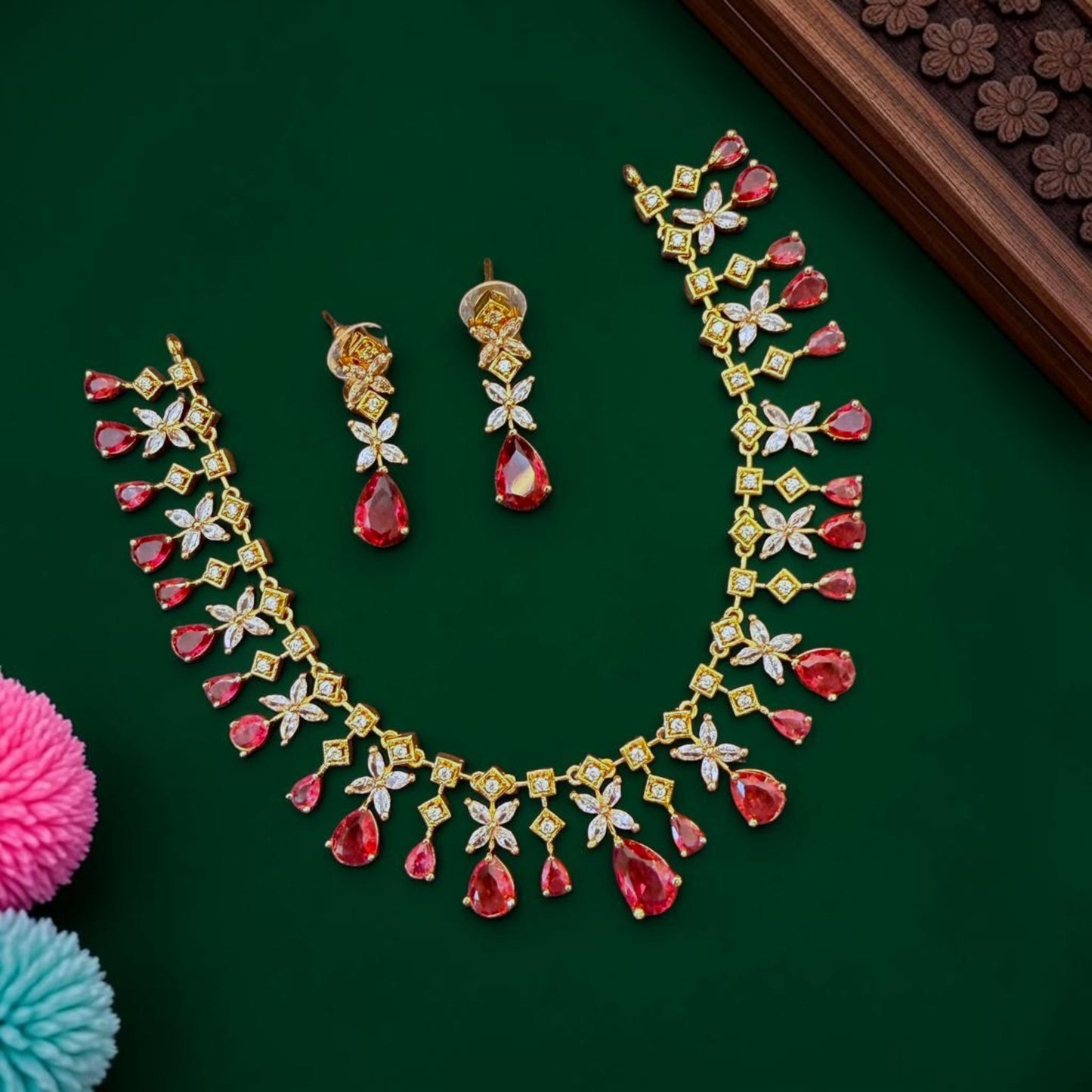 Stunning Flower Neckset