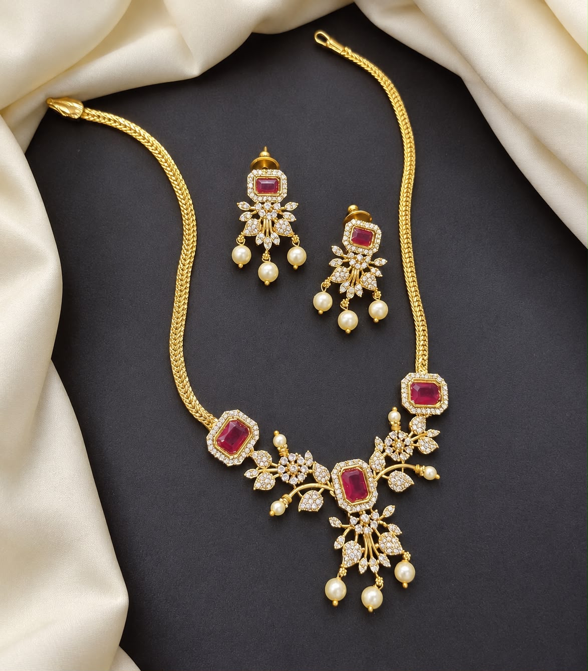 Trendy Flower Attigai Neckset