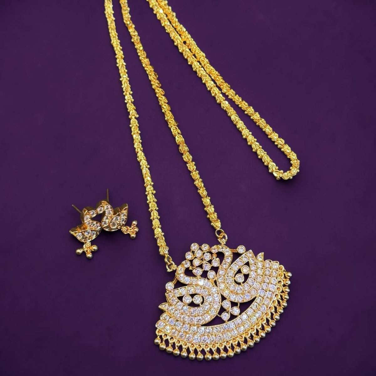 Adorable dual Swan Pendant Chain 24"