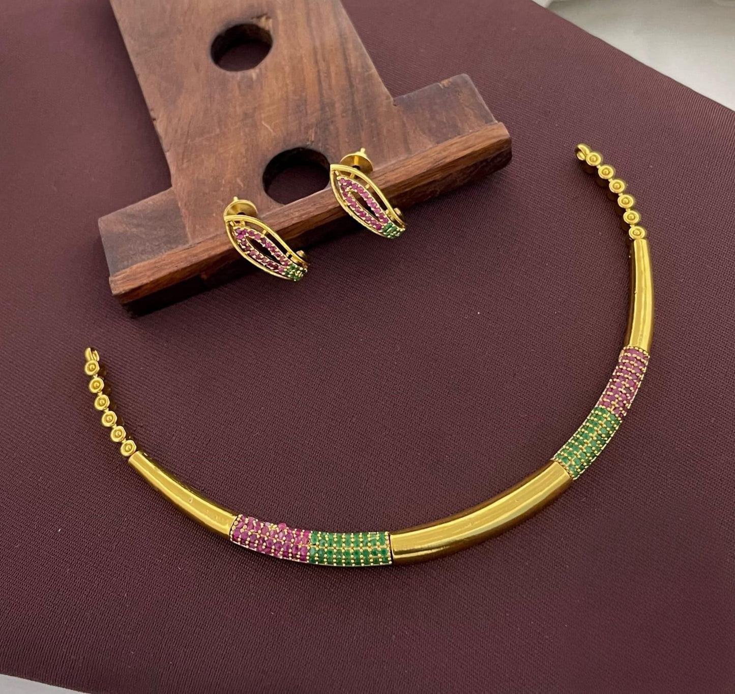 Hasli Neckset