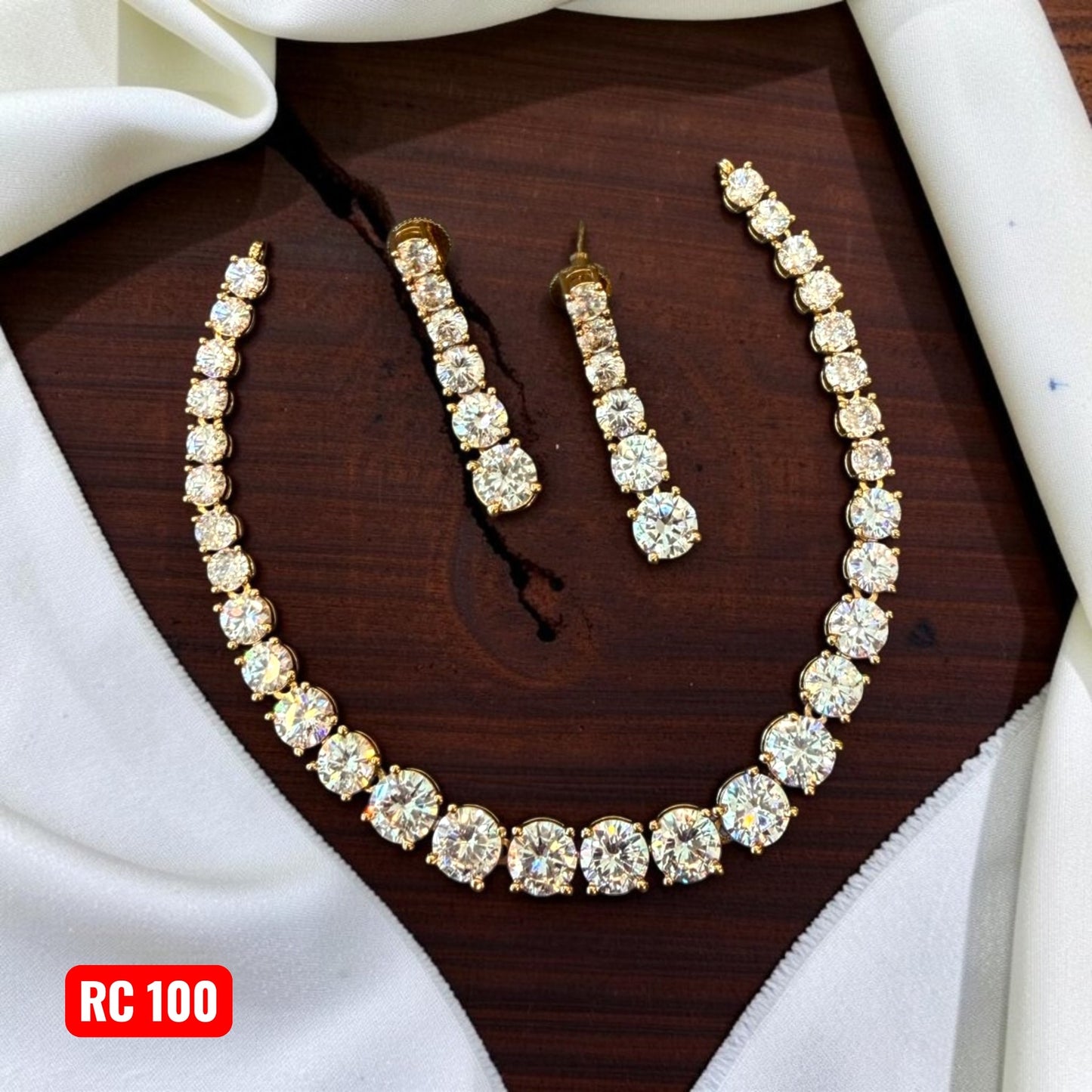Single line Diamond Neckset