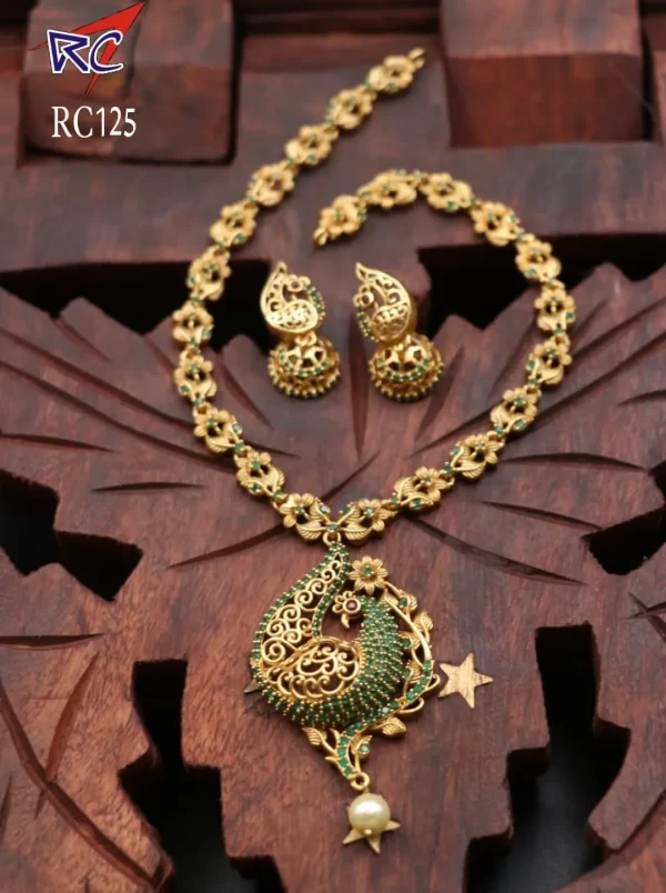 Peacock design green stone nacklace