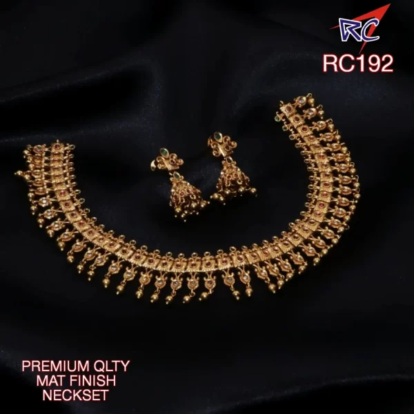 Mat Finish simple Geometrical design Neck set