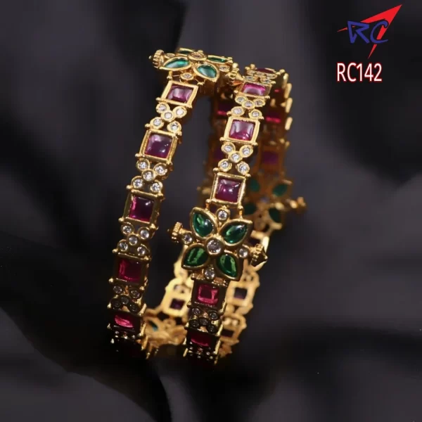 Kemp stone flower with square design bangle