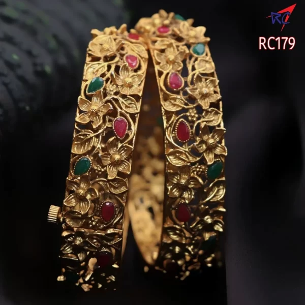 Mat finish flower with leaves design Screw type bangle