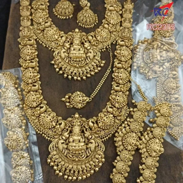 Antique nagas design Bridal set