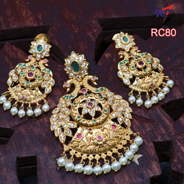 Mat finish Double peacock with flower design pendant set
