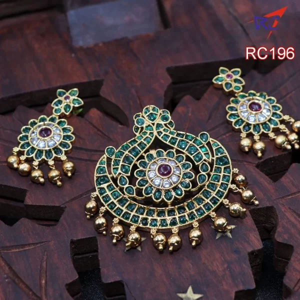 Green Kemp stone Double peacock design Pendant set