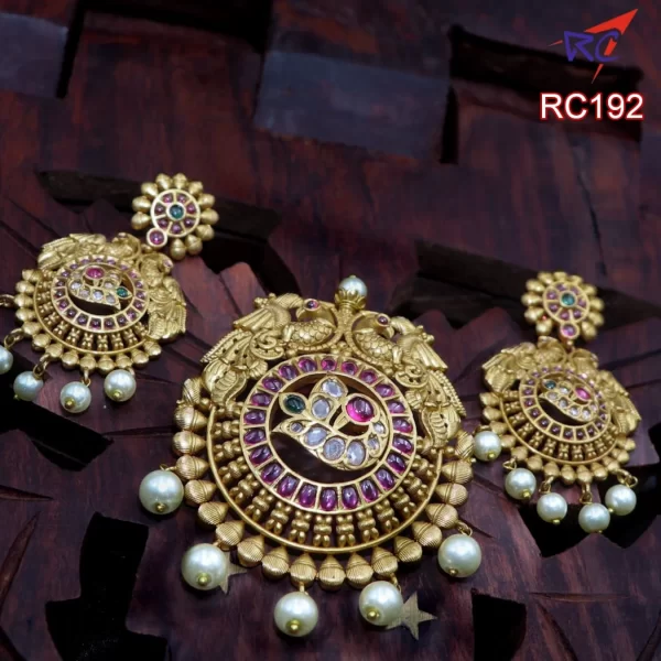Mat finish Double peacock with Round design pendant set