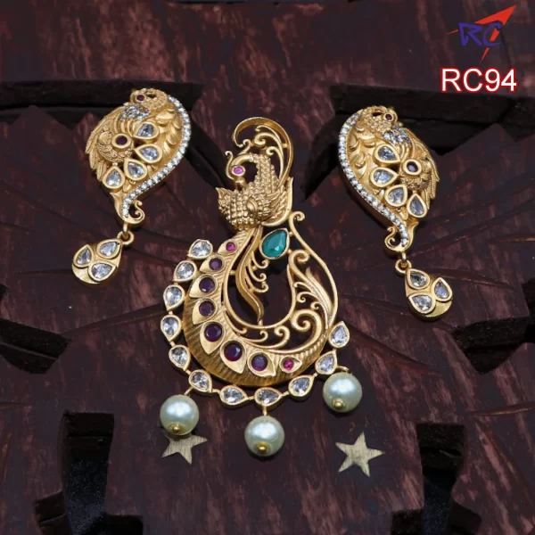 Mat finish peacock with kodi leaves design Pendant set