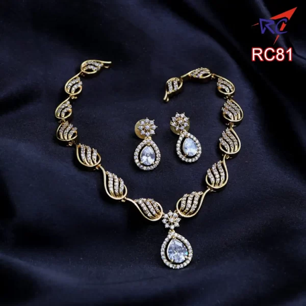 Mat polish Flower with drop design necklace set
