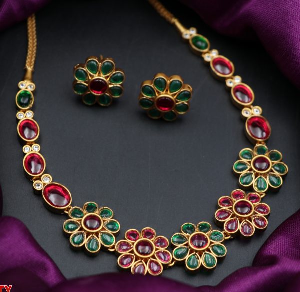 Mat finish Kemp stone Flower design Necklace - Image 2