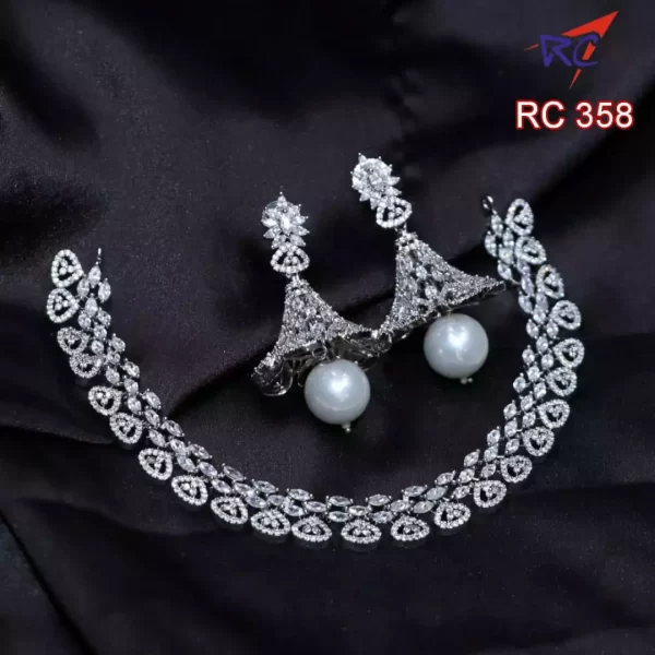 Rodium finish Zircon stone triangle pattern Necklace