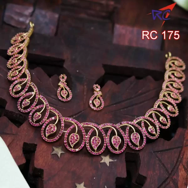 Mat finish leaf design Choker type Necklace