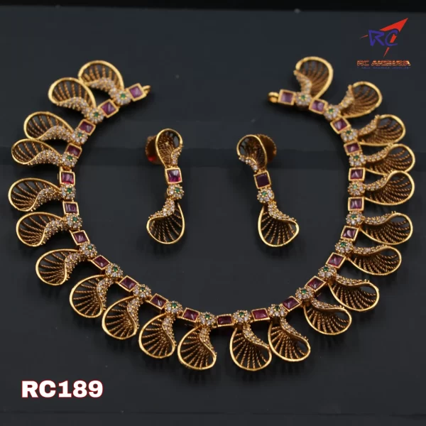 Mat finish Sea shell design Necklace set with matching earrings