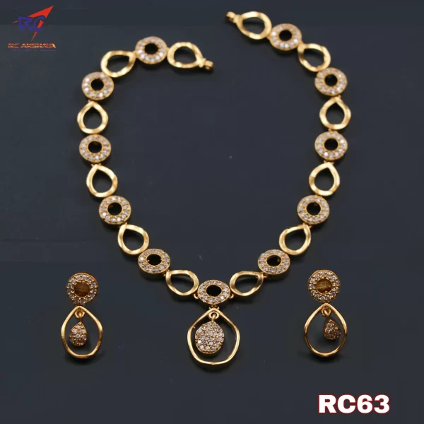 Mat finish Drop shaped Trendy Necklace set