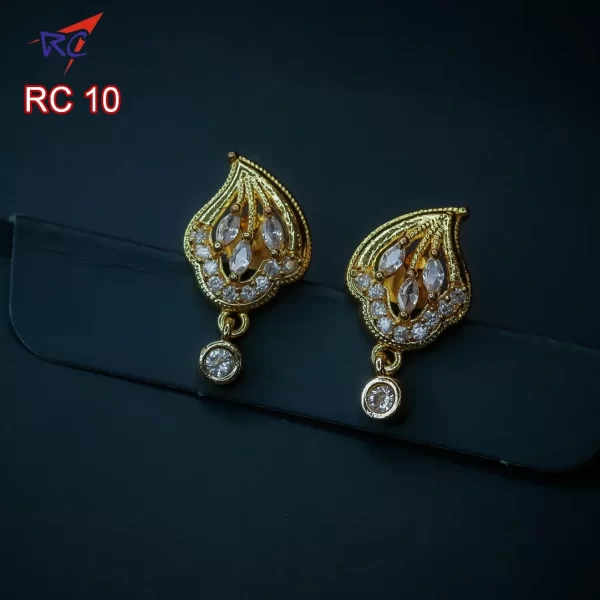 Gold finish Unique design Stud