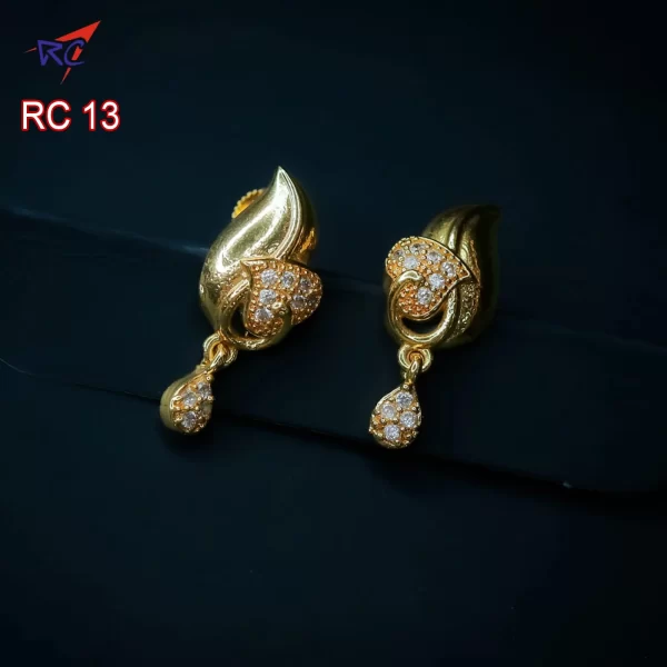 Gold finish Heart with leaf design Stud