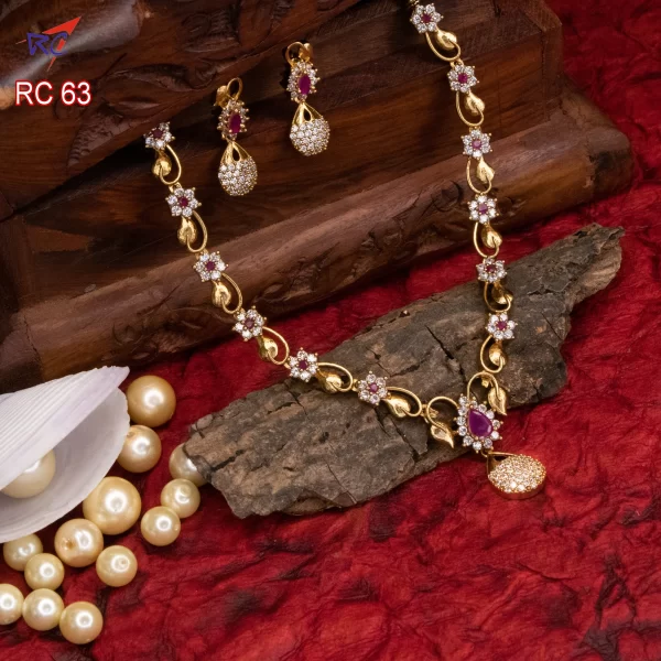 Mat Finish Floral Neckset