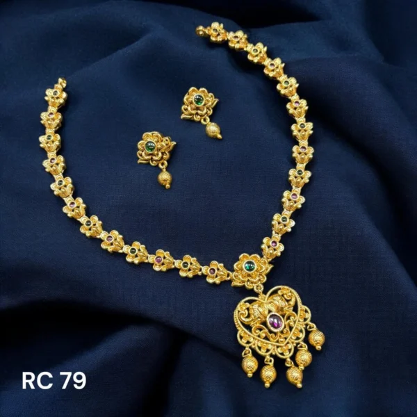 Antique Floral pattern Necklace